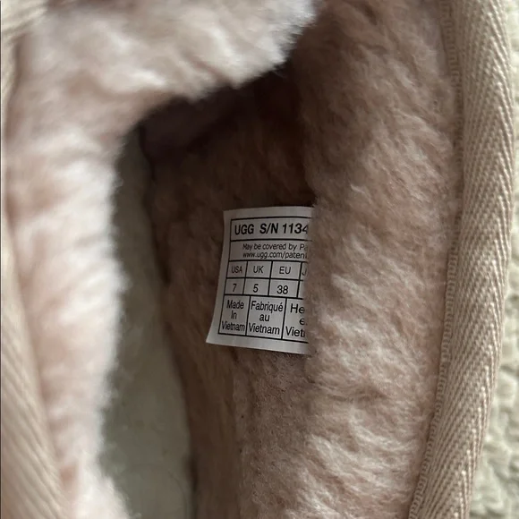 UGG Minis Leopard Pattern Boots with Cozy Lining - Picture 4 of 4